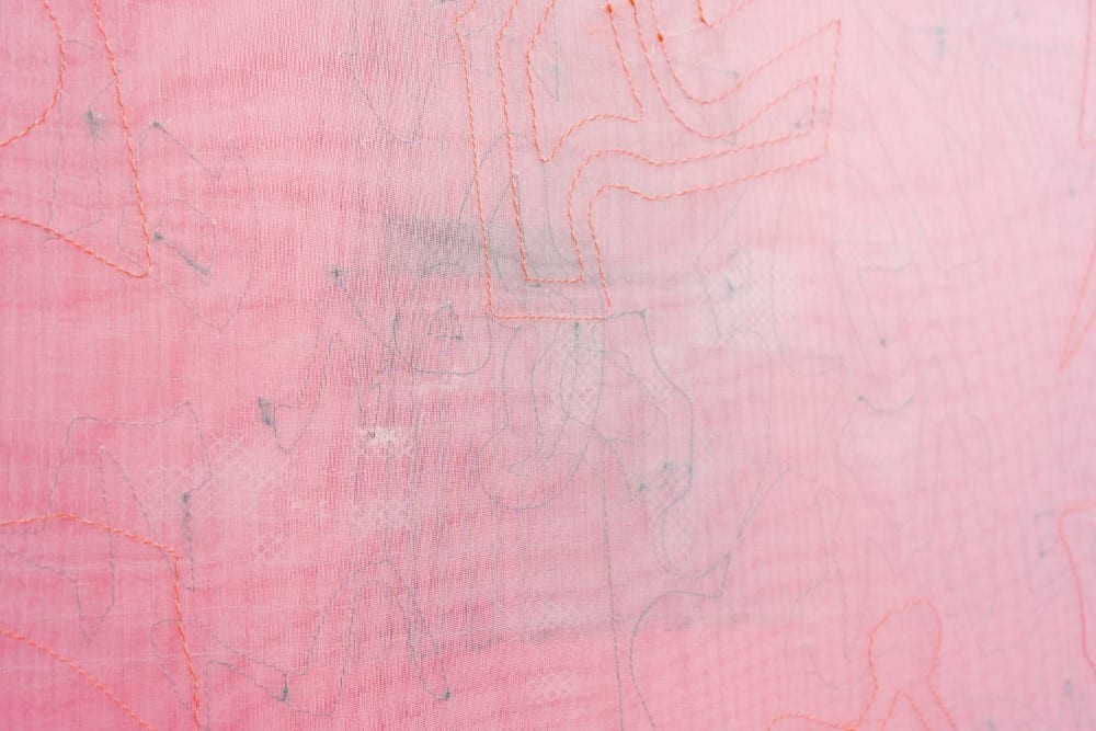 José María Sicilia, Ninfosis (détail), 2022, Soie, lin, bois, 204 x 124 cm.
